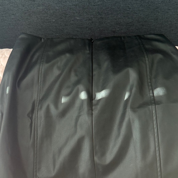 Sleek Black Mini Skirt - Picture 4 of 5
